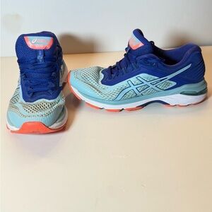 Asics Women's GT-2000 6 running sneakers in a blue, light blue,  Sz 7.5